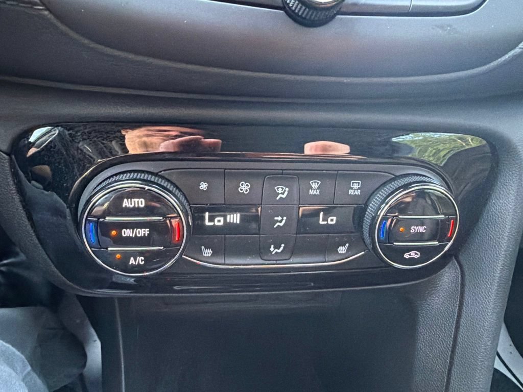 Used 2023 Buick Encore GX Essence w/ Experience Buick Package FWD image 25