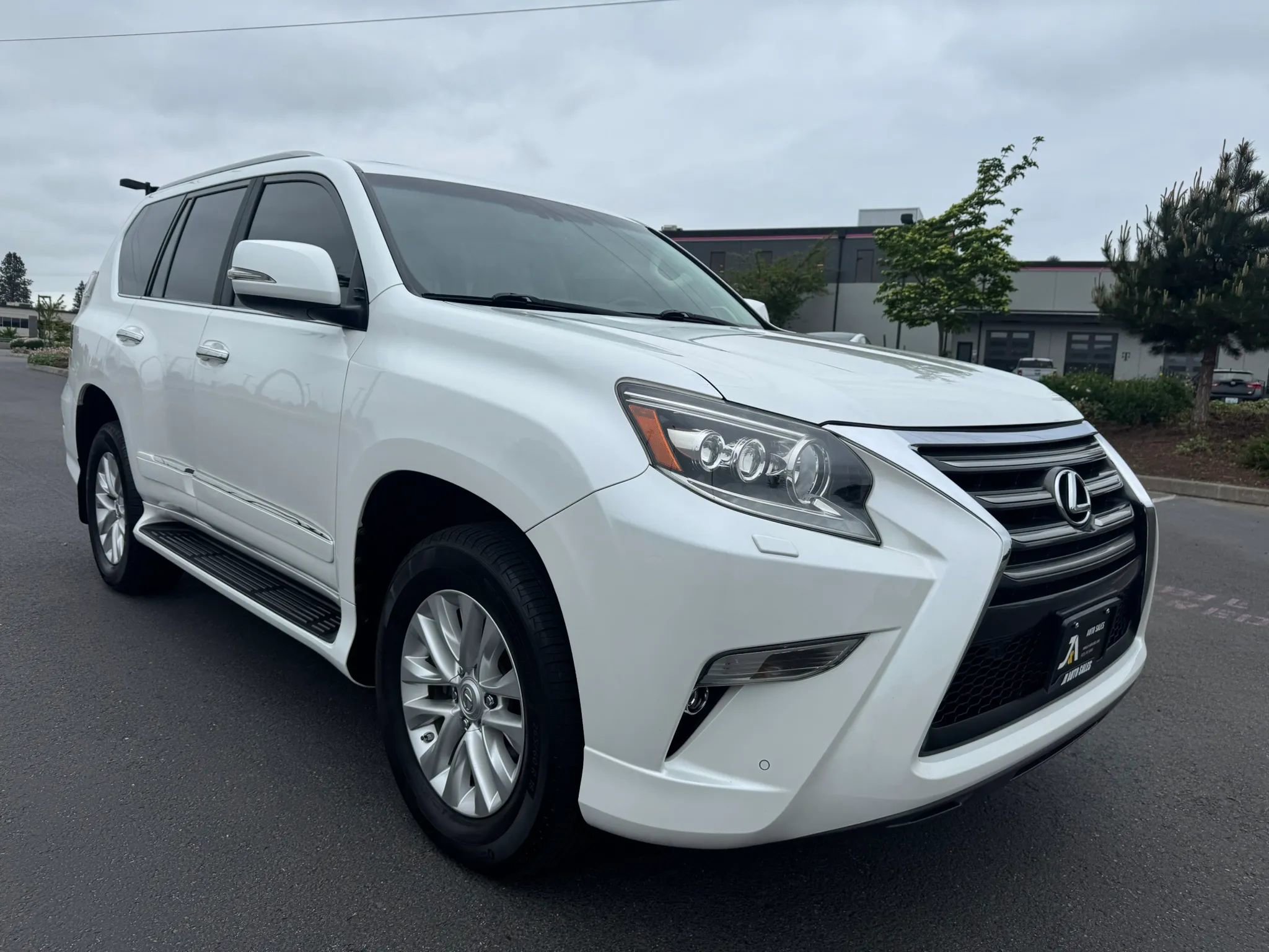 Used 2014 Lexus GX 460 w/ Premium Package AWD/4WD image 2