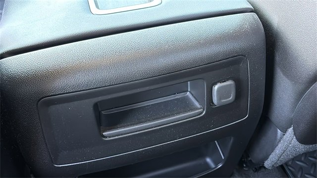 Used 2014 GMC Sierra 1500 SLT w/ Suspension Package, Off-Road image 8