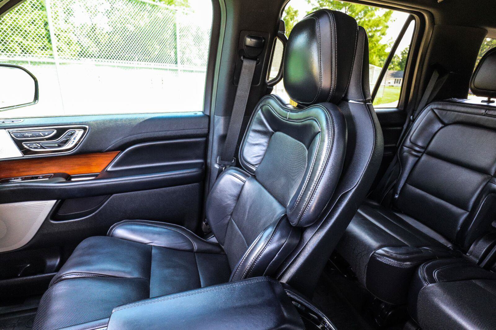 Used 2019 Lincoln Navigator Reserve w/ Cargo Package AWD/4WD image 48