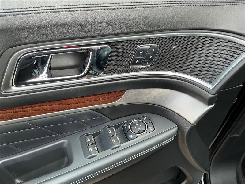 Used 2017 Ford Explorer Platinum image 28