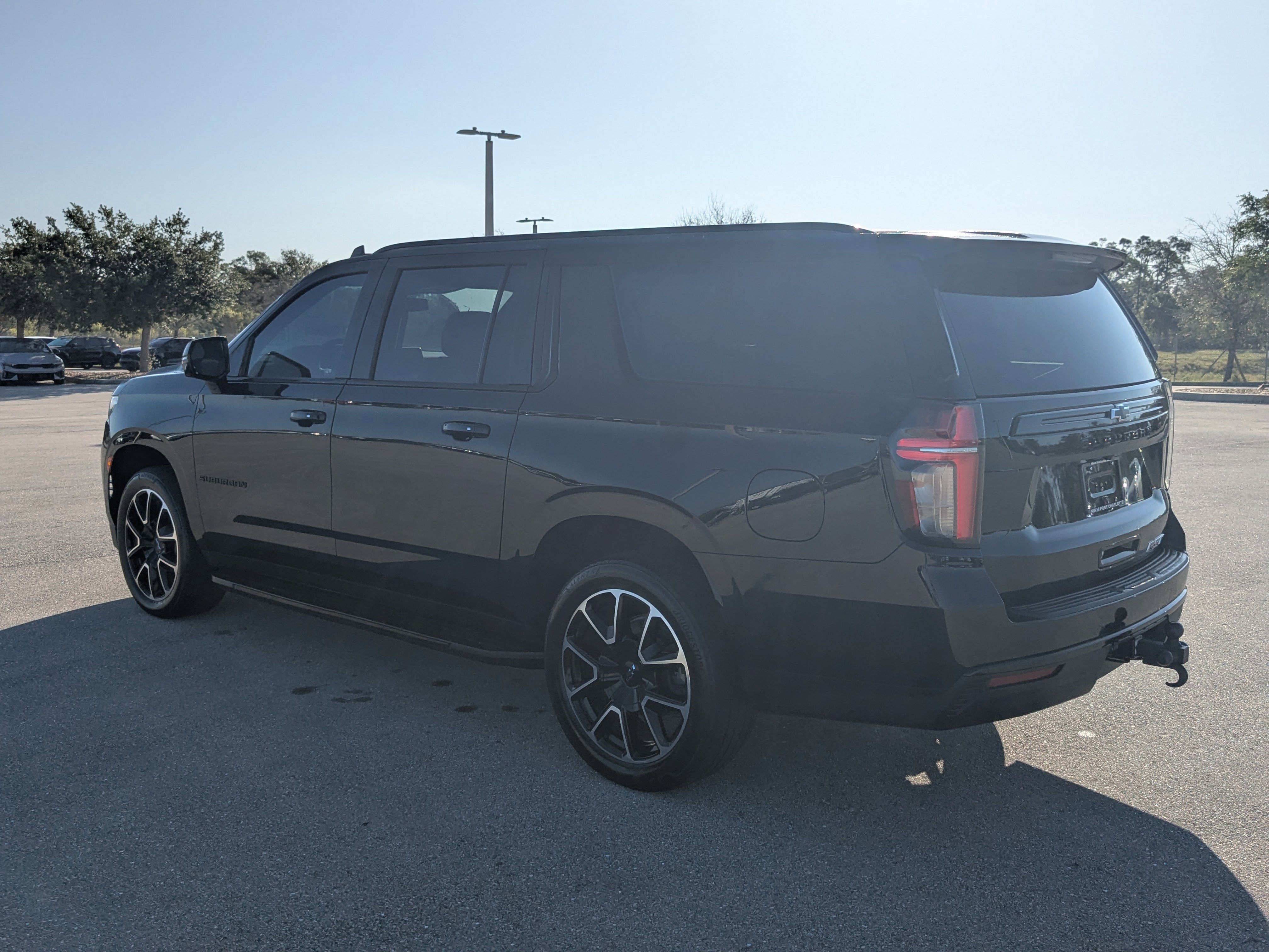 Used 2023 Chevrolet Suburban RST w/ Luxury Package AWD/4WD image 7