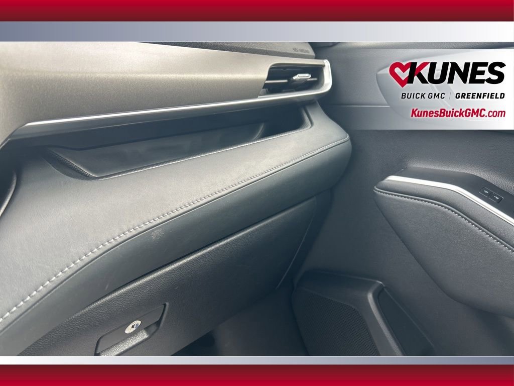 Used 2023 Toyota Highlander LE image 33