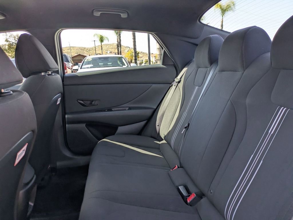 Certified 2025 Hyundai Elantra Sport image 28