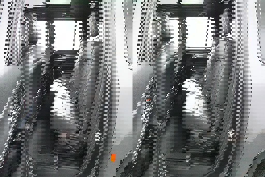 New 2026 Jeep Grand Wagoneer L 4WD w/ Premium Group I image 26