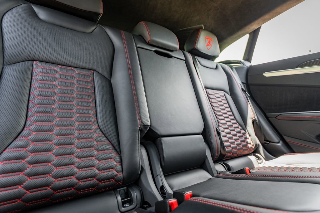 Used 2019 Lamborghini Urus AWD/4WD image 44