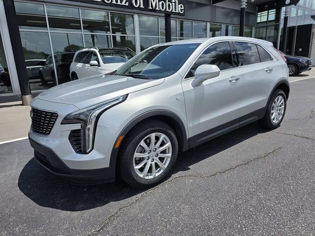 Used 2020 Cadillac XT4 Luxury w/ Cold Weather Package FWD image 2