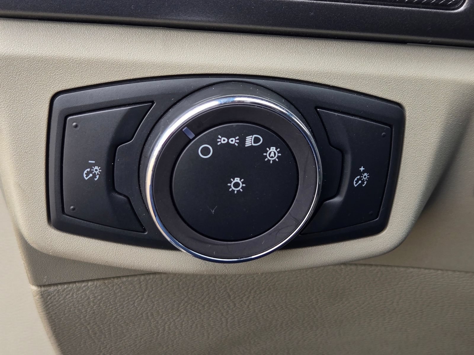 Used 2019 Ford Fusion SE FWD image 21
