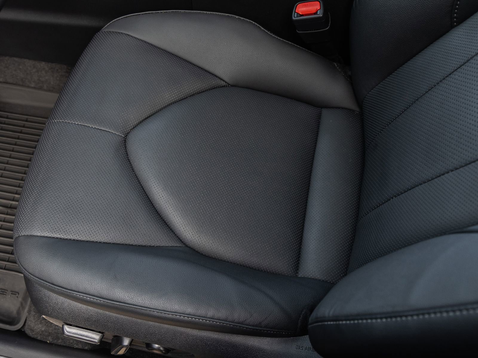 Used 2025 Toyota Grand Highlander AWD image 21