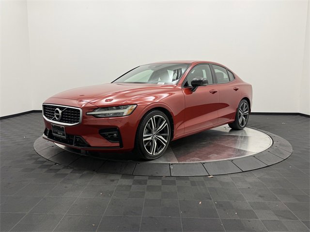 Used 2019 Volvo S60 T5 R-Design image 3