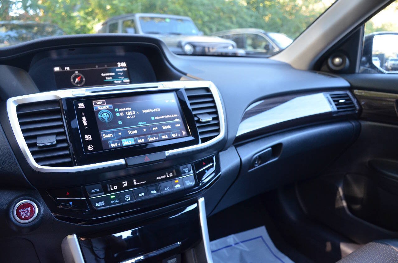 Used 2017 Honda Accord EX-L image 18