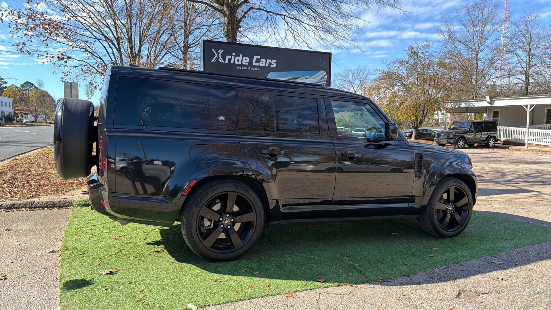 Used 2024 Land Rover Defender 130 X-Dynamic SE image 5