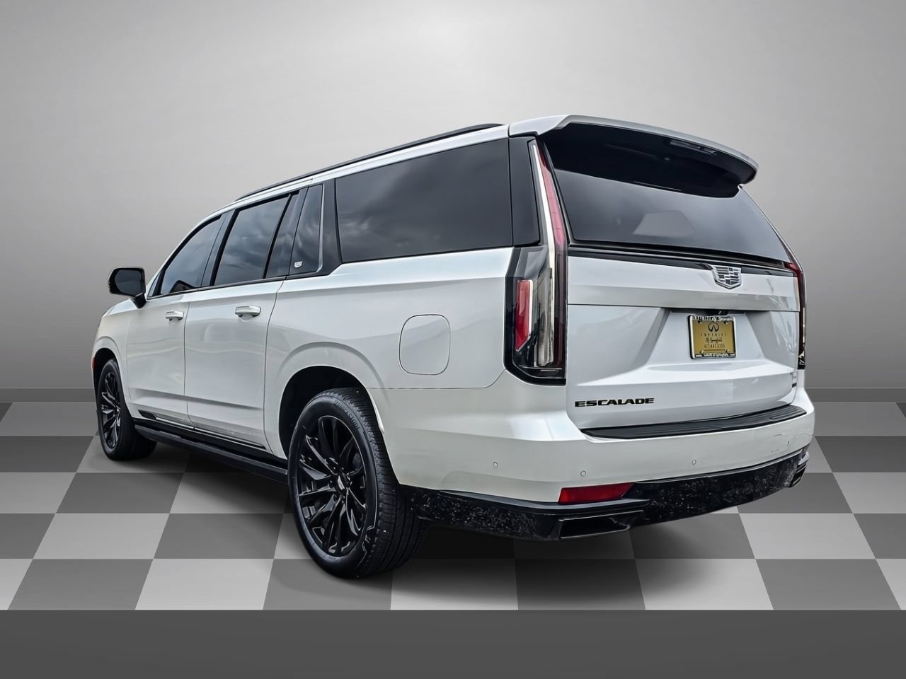 Used 2023 Cadillac Escalade ESV Sport w/ LPO, ONYX Package AWD/4WD image 4