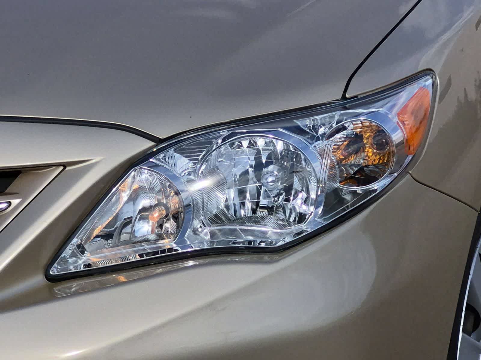 Used 2013 Toyota Corolla LE FWD image 11