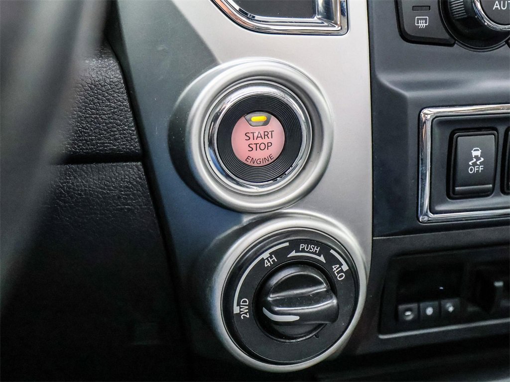 Used 2020 Nissan Titan SL w/ Moonroof Package image 35
