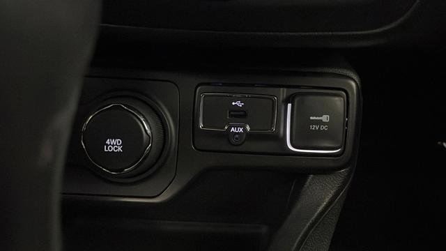 Used 2022 Jeep Renegade Latitude AWD/4WD image 31