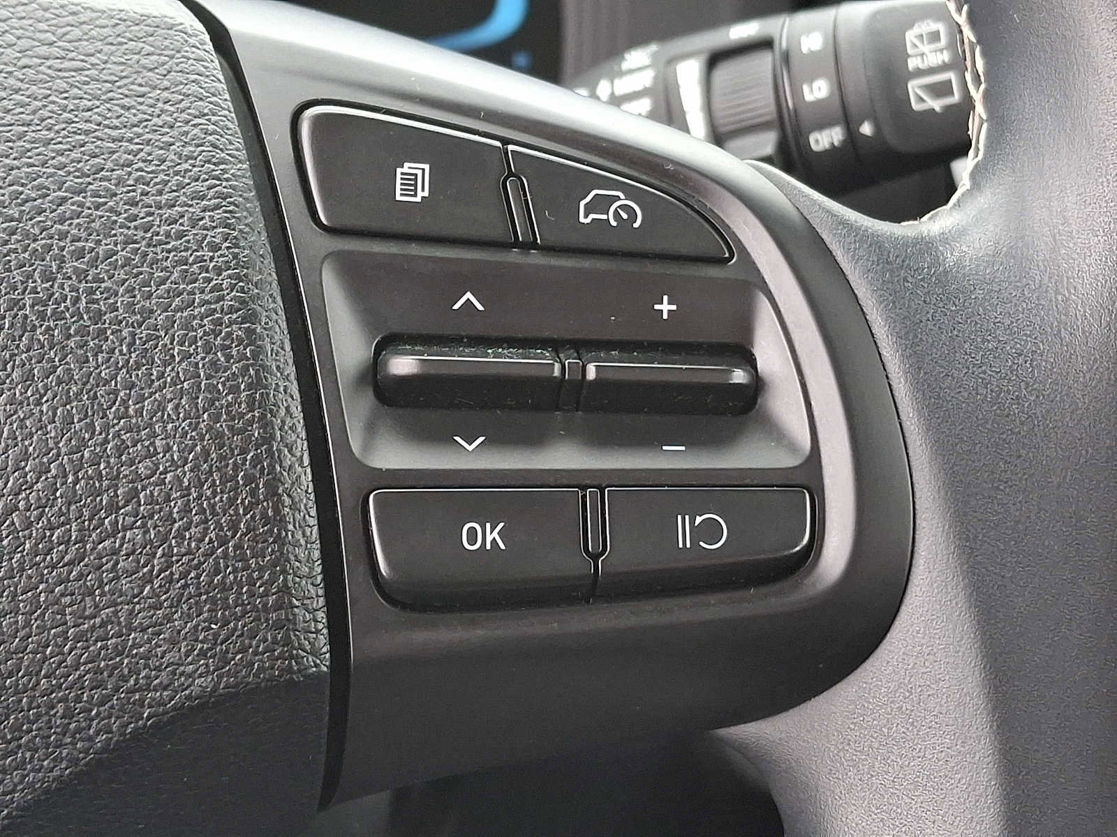 Used 2023 Hyundai Venue Limited image 18