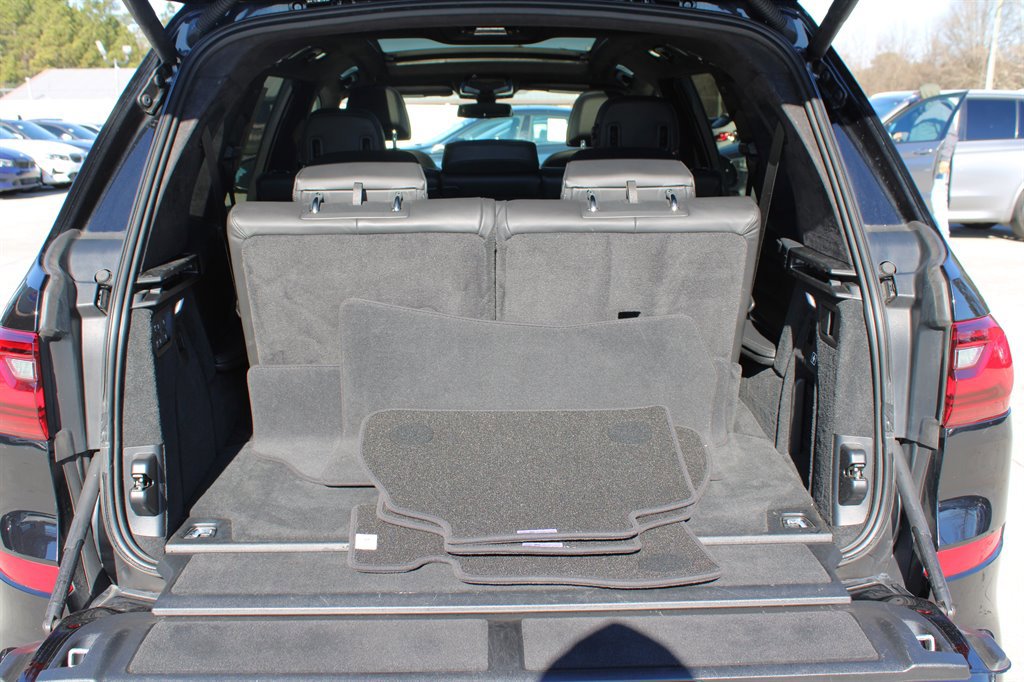 Used 2021 BMW X7 M50i w/ Dynamic Handling Package image 43