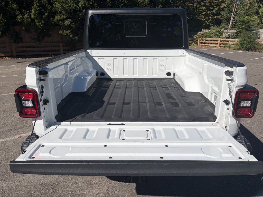 Used 2023 Jeep Gladiator Rubicon w/ LED Lighting Group AWD/4WD image 6