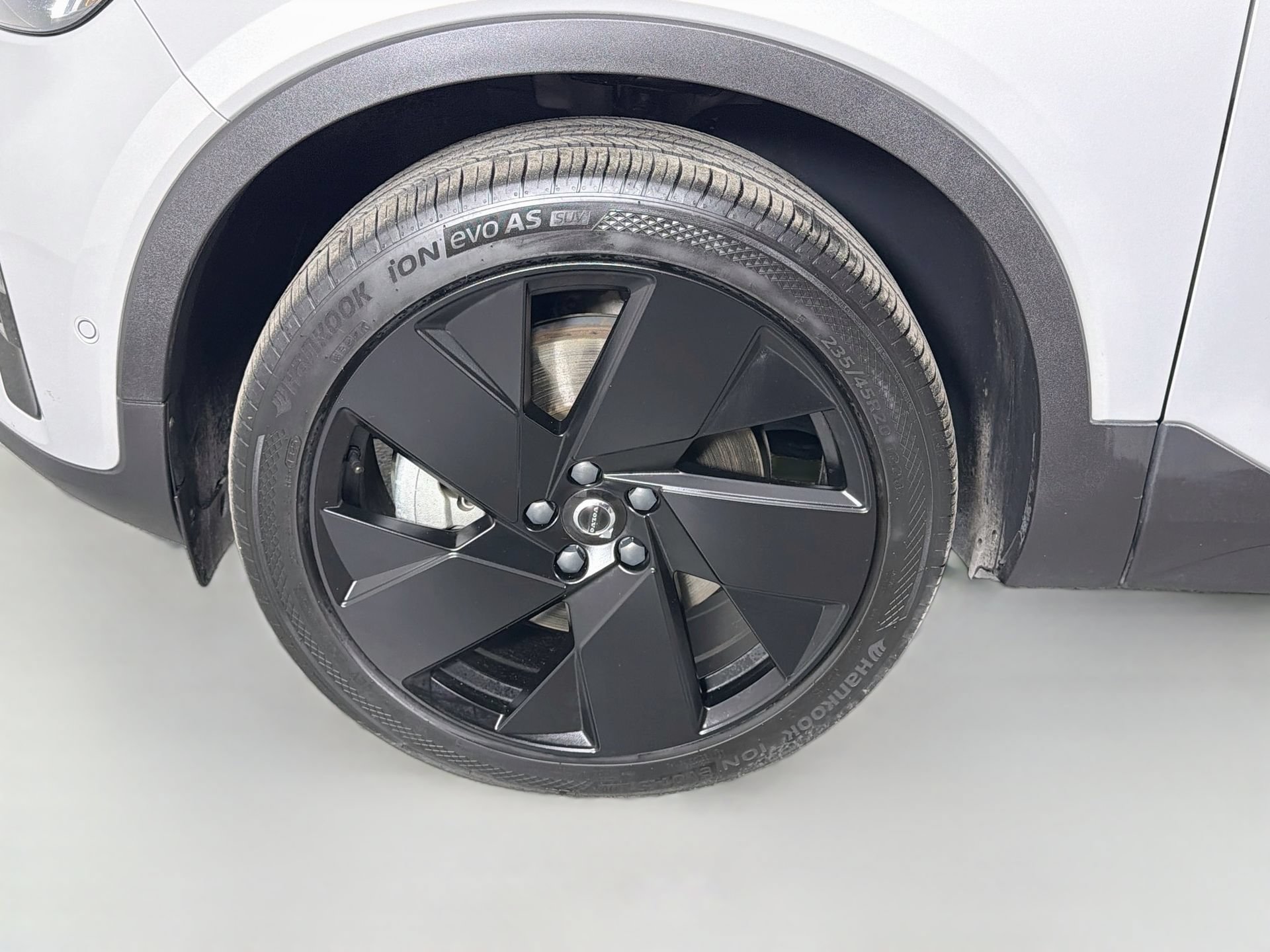 Certified 2023 Volvo C40 P8 Recharge Ultimate w/ Protection Package Premier AWD/4WD image 32