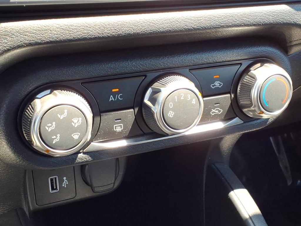 Used 2022 Nissan Versa S FWD image 19