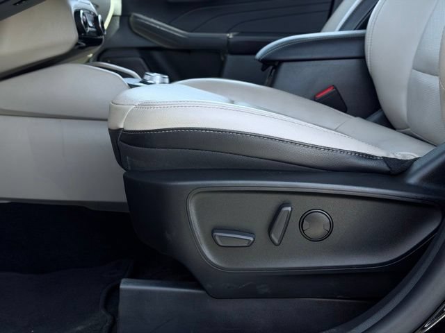 Used 2022 Ford Escape Titanium AWD/4WD image 18