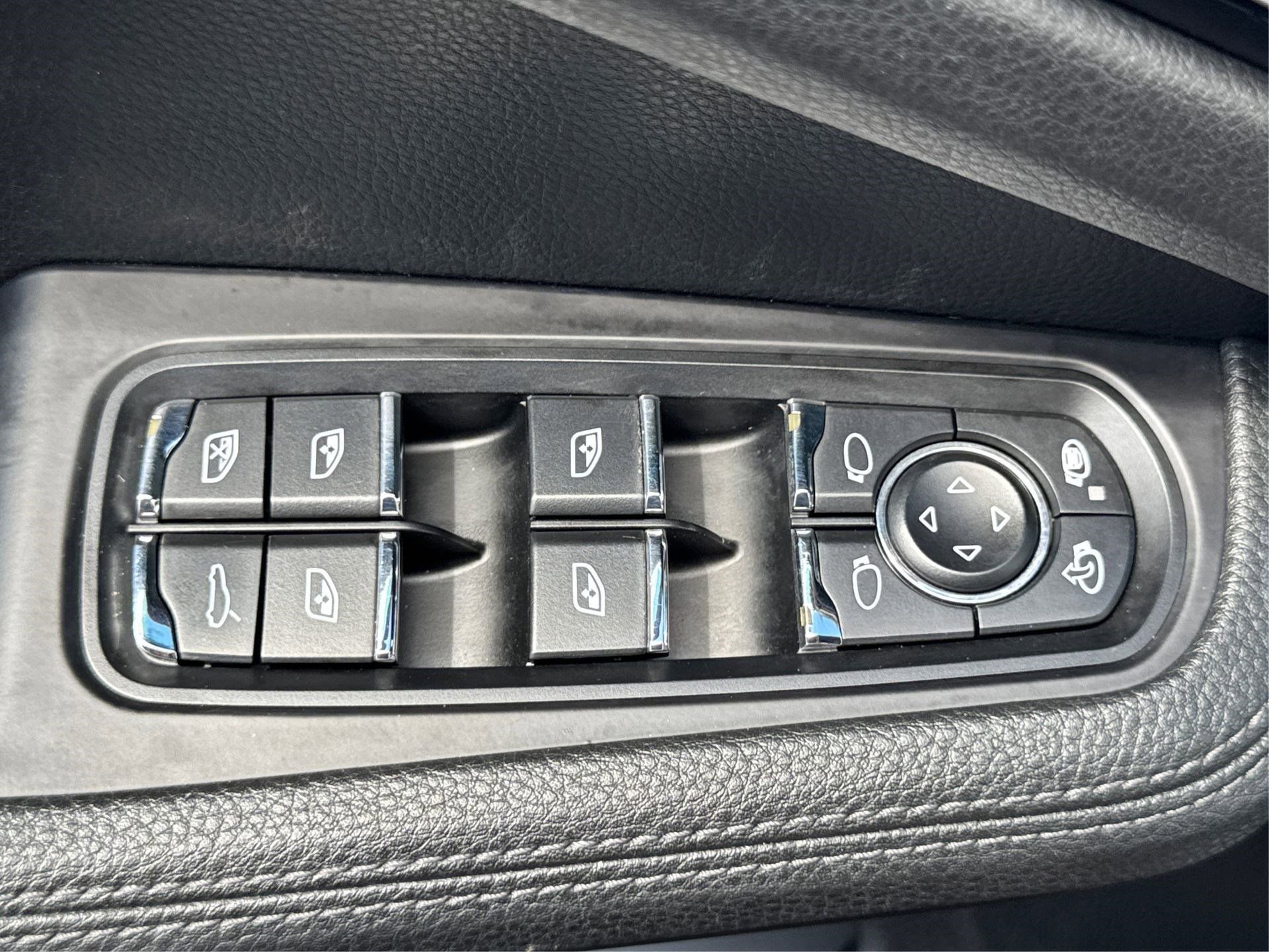 Used 2018 Porsche Macan S image 38