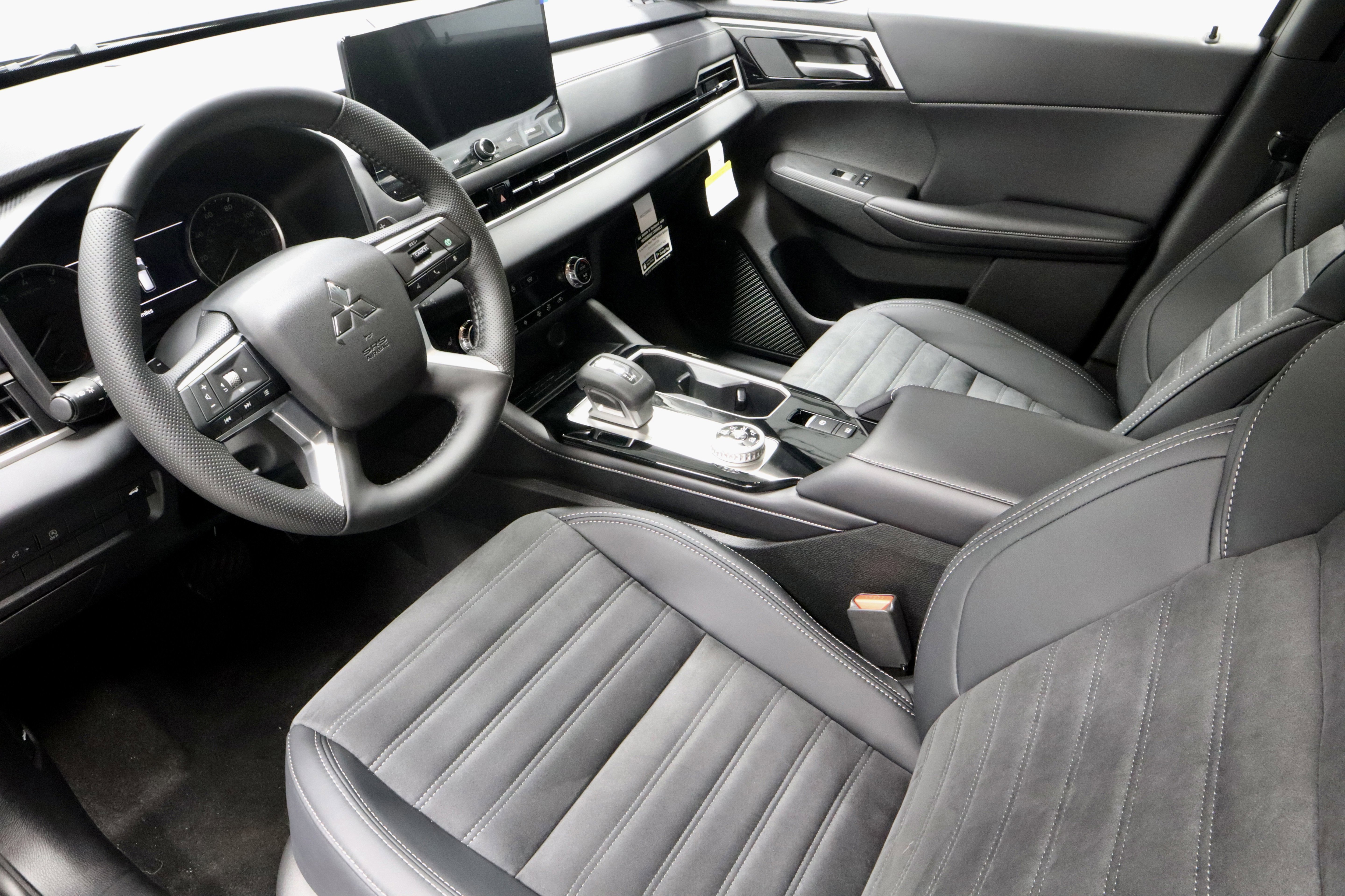 New 2026 Mitsubishi Outlander SE image 16