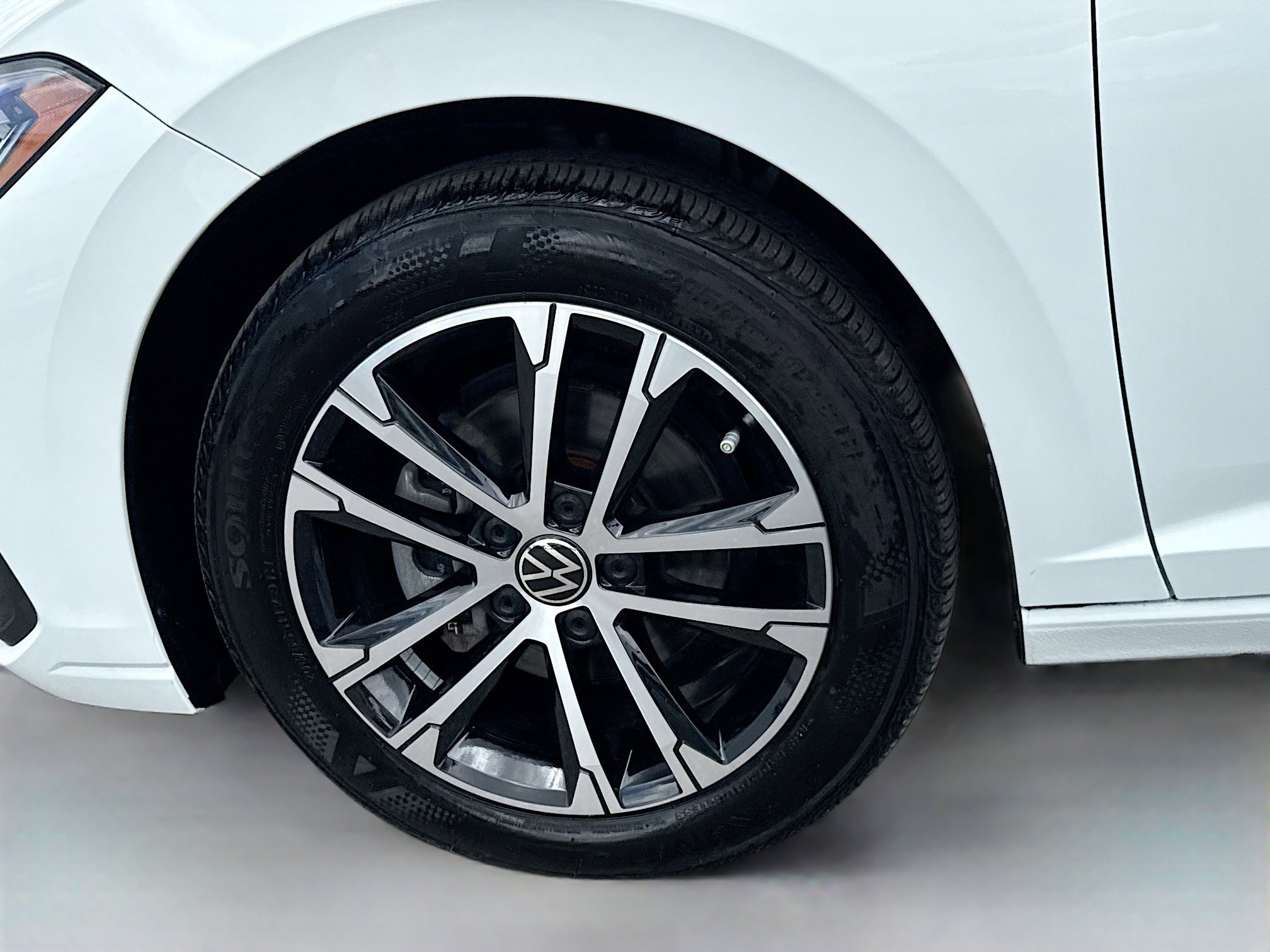Used 2025 Volkswagen Jetta Sport FWD image 40
