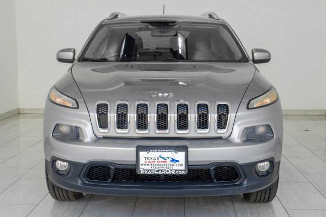 Used 2016 Jeep Cherokee Latitude w/ Cold Weather Group AWD/4WD image 3