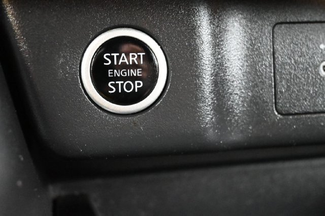 Used 2022 Nissan Rogue SV FWD image 27