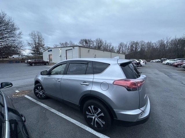 Used 2018 Toyota RAV4 LE image 6
