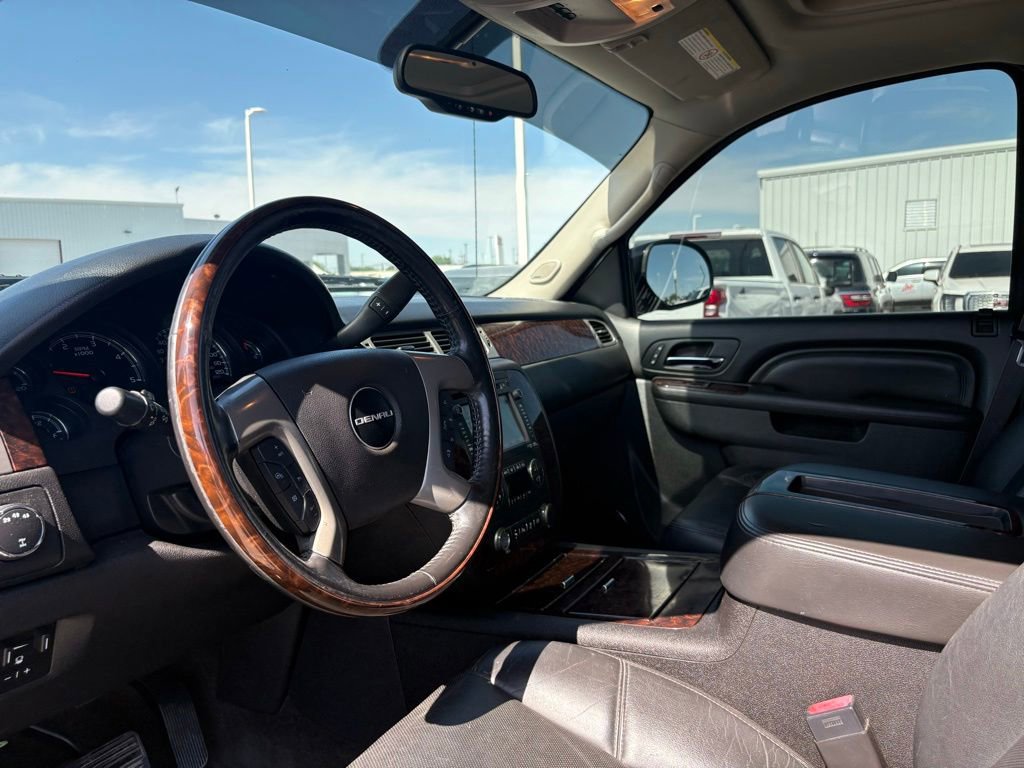 Used 2013 GMC Sierra 2500 Denali w/ Suspension Package, Off-Road AWD/4WD image 9