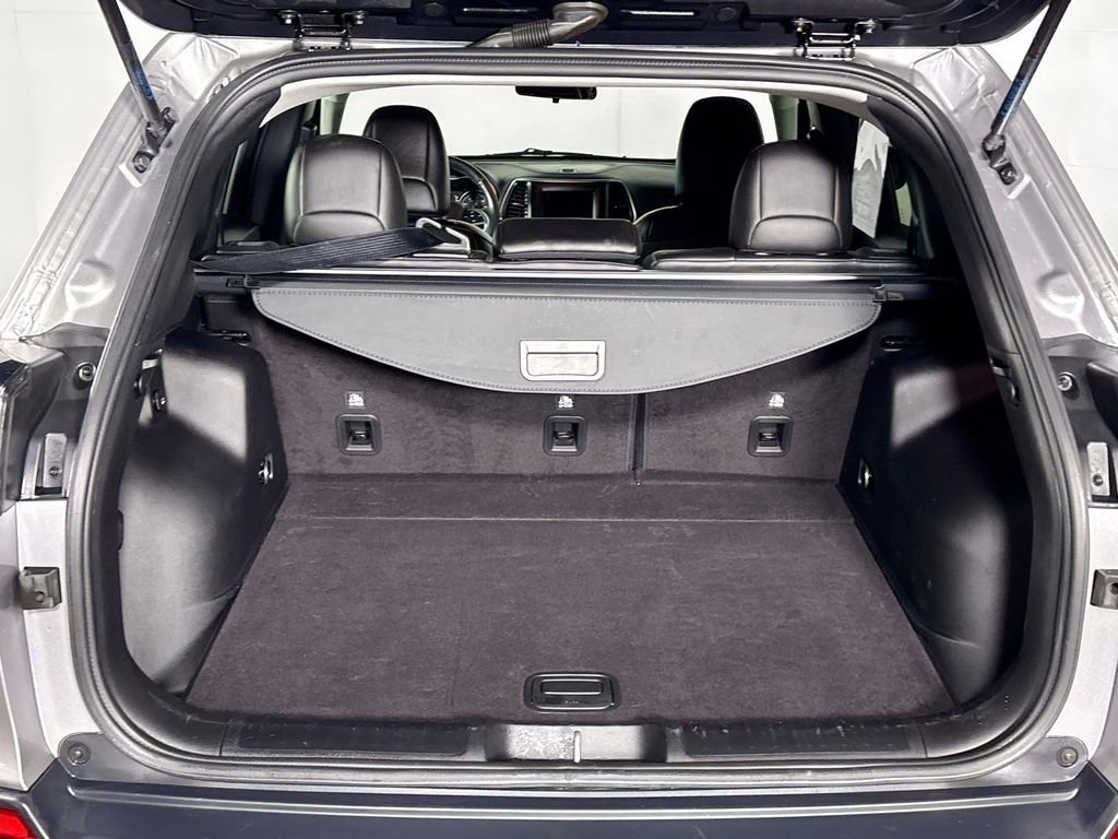 Used 2019 Jeep Cherokee Latitude Plus w/ Cold Weather Group image 20