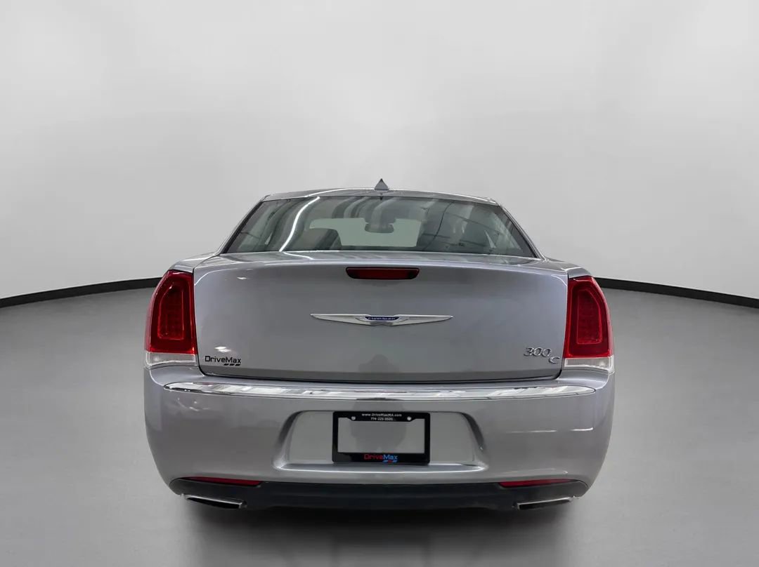 Used 2017 Chrysler 300 C image 8