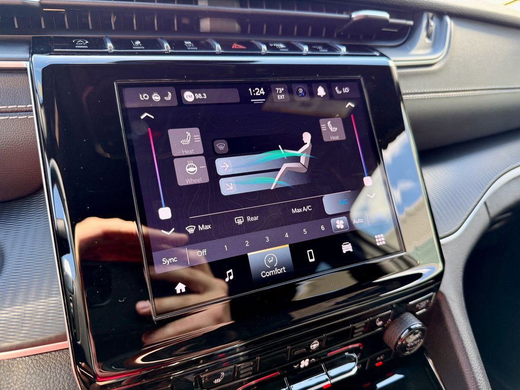 Used 2023 Jeep Grand Cherokee Altitude image 28