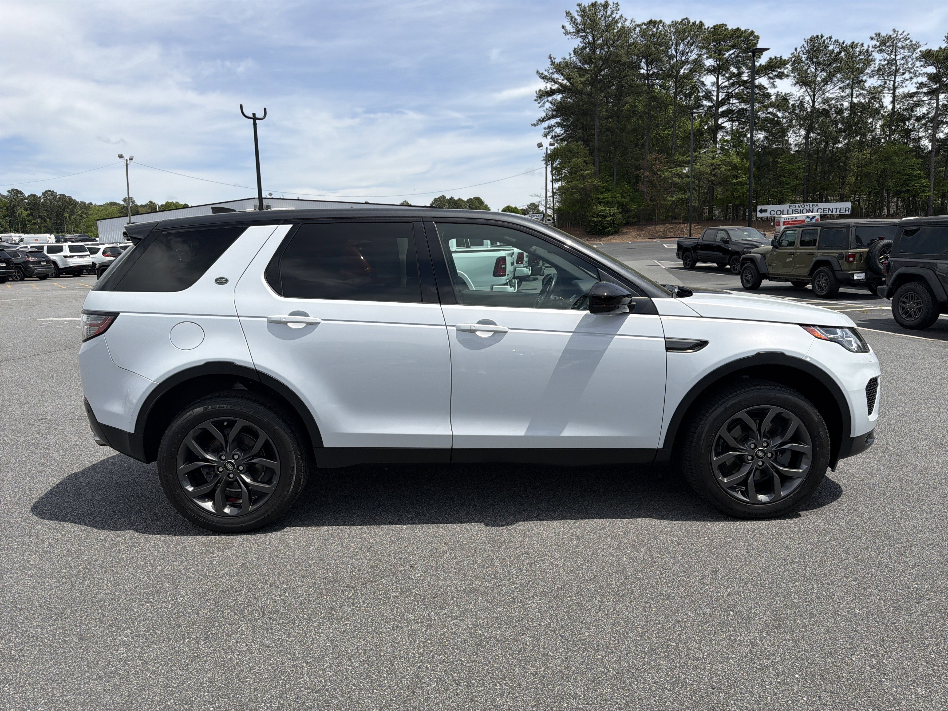 Used 2019 Land Rover Discovery Sport image 9