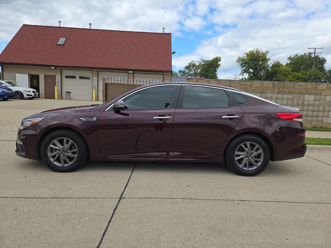 Used 2020 Kia Optima LX image 4