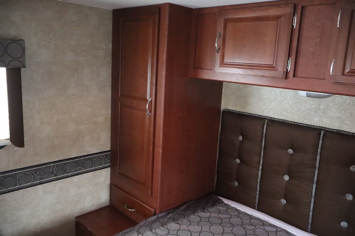 Used 2015 Ford E-450 and Econoline 450 Super Duty w/ Motorhome Prep Package image 55