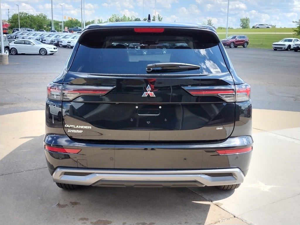 New 2025 Mitsubishi Outlander SE image 6