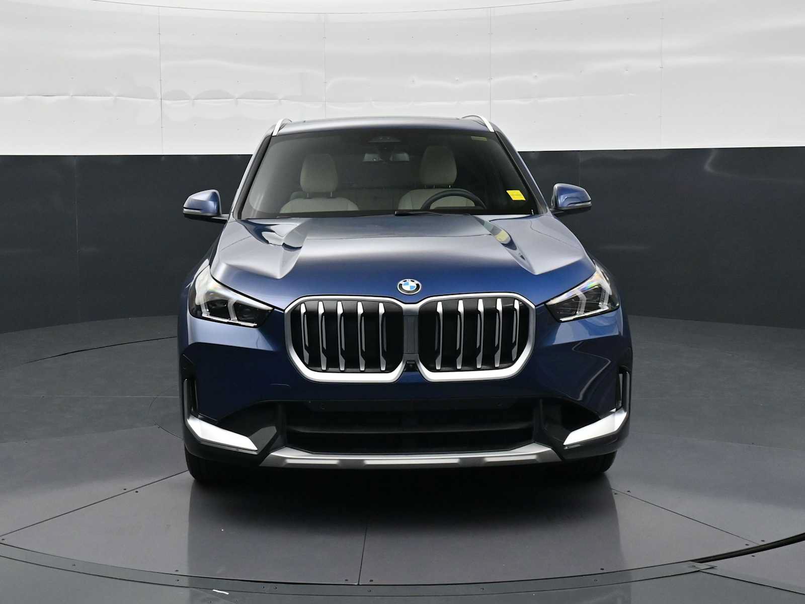 Used 2025 BMW X1 xDrive28i w/ Technology Package AWD/4WD image 2