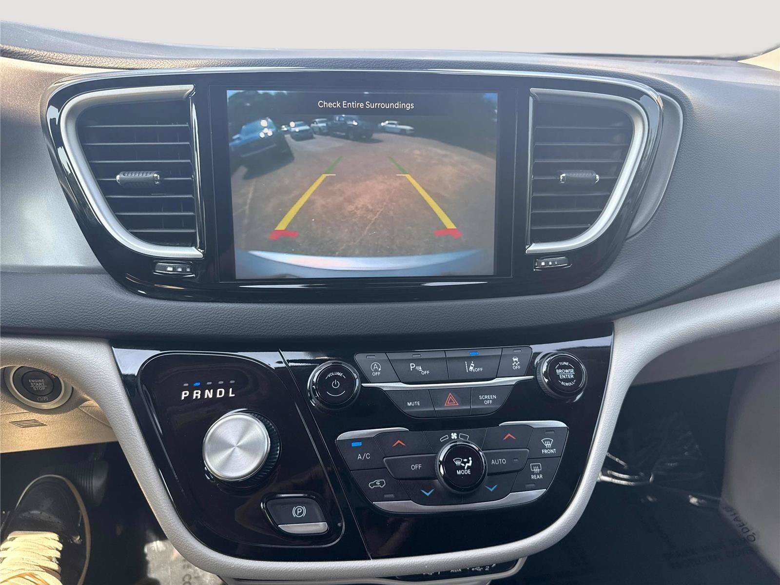 Used 2023 Chrysler Pacifica Touring-L FWD image 22