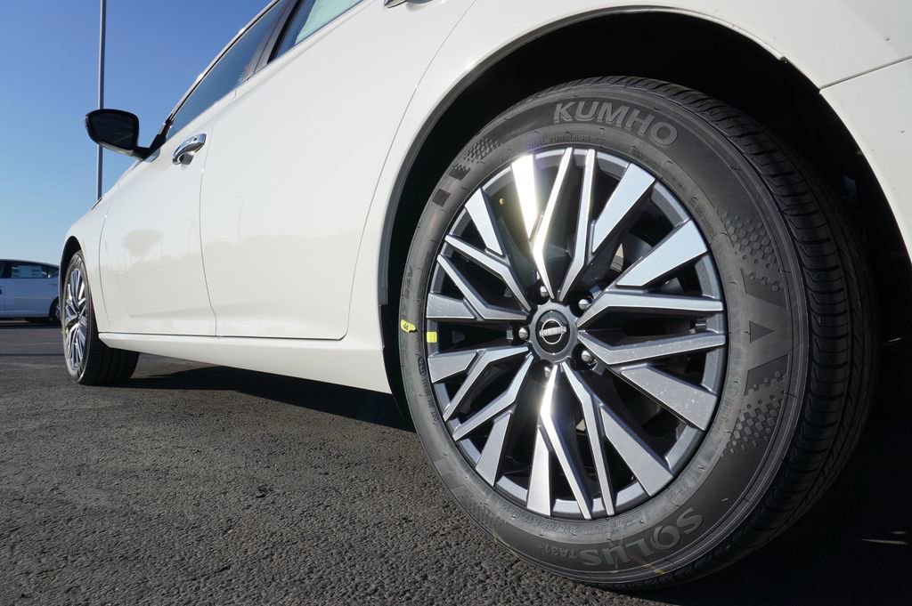 Certified 2025 Nissan Altima 2.5 SV image 6