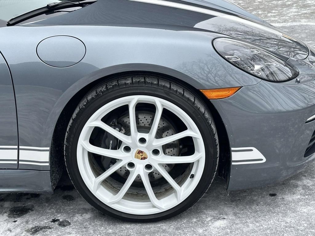 Used 2025 Porsche 718 Cayman RWD image 9