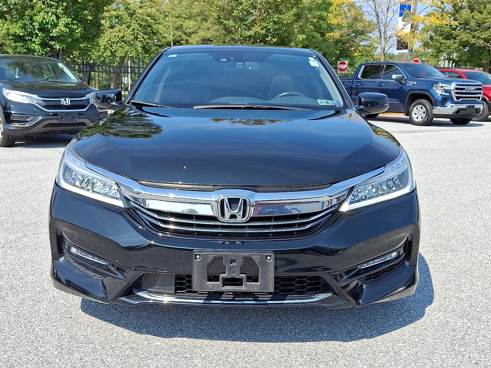 Used 2017 Honda Accord Touring image 2