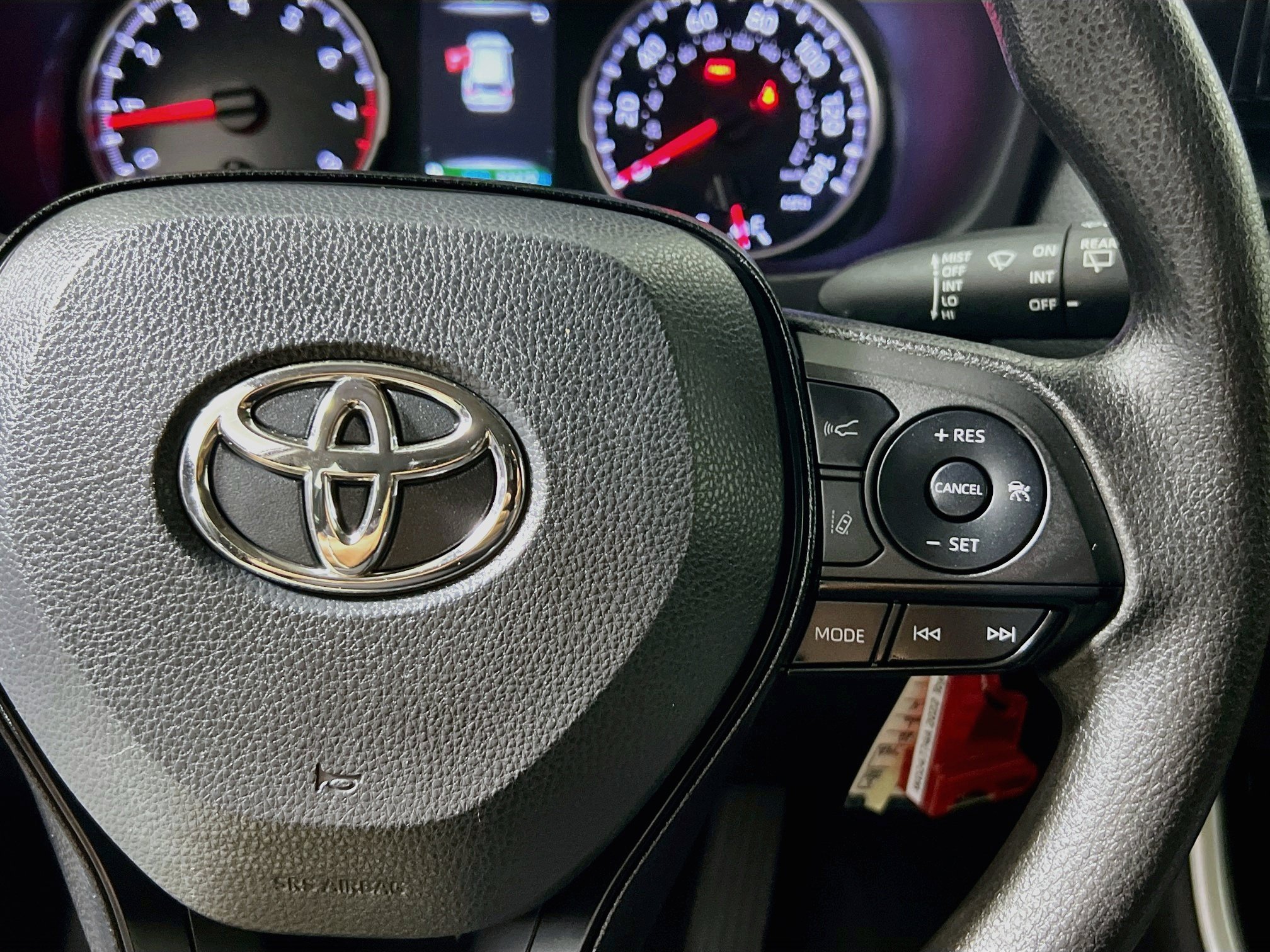 Used 2022 Toyota RAV4 LE FWD image 17
