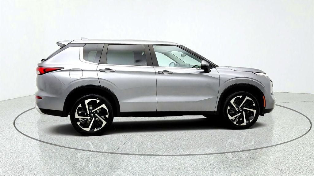 Used 2022 Mitsubishi Outlander SE AWD/4WD image 4