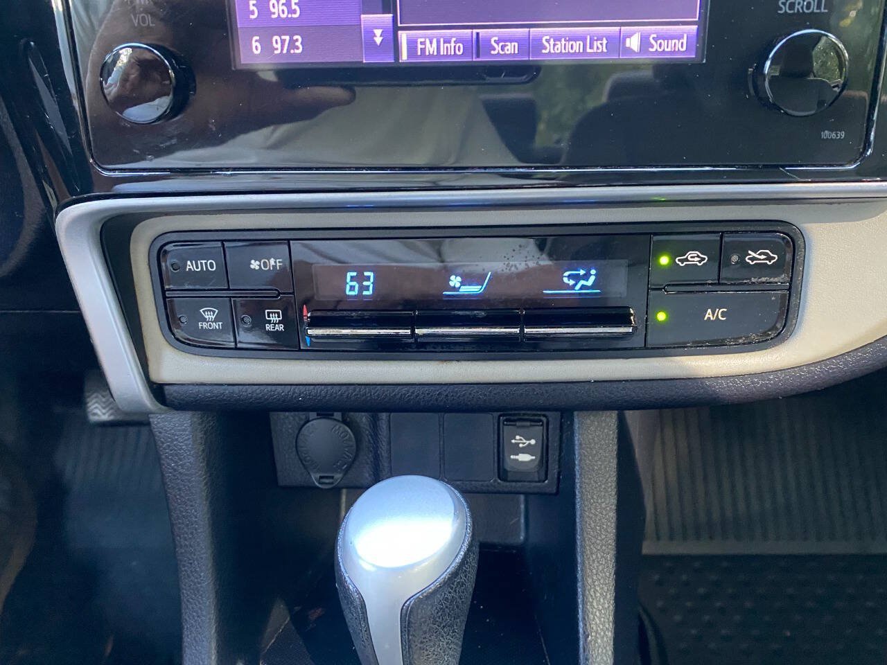 Used 2019 Toyota Corolla LE FWD image 30