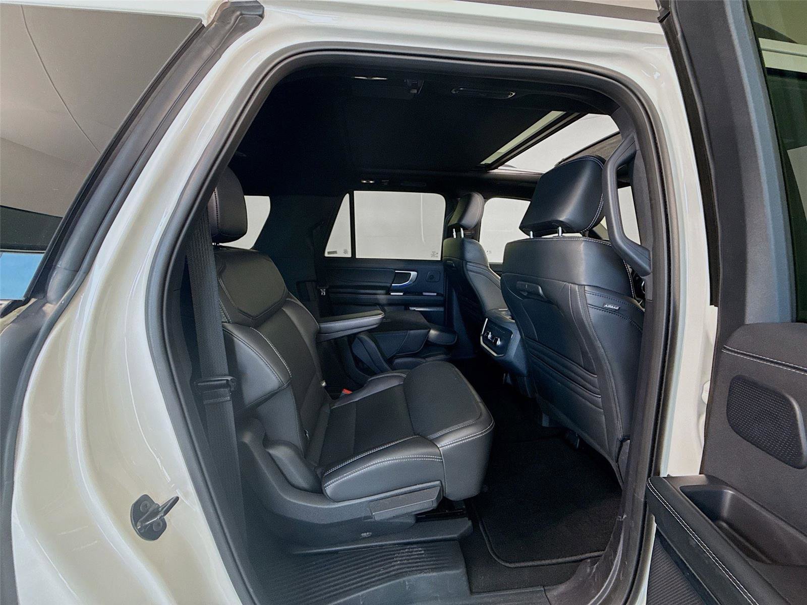 Used 2025 Ford Expedition Max Platinum w/ Stealth Performance Package image 25