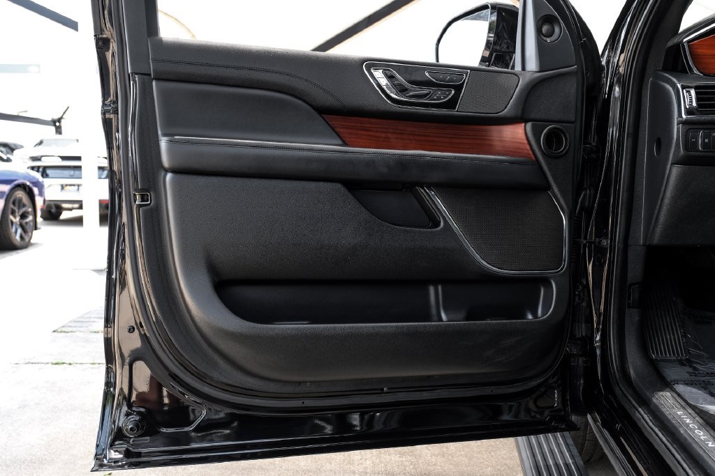 Used 2022 Lincoln Navigator Reserve AWD/4WD image 45